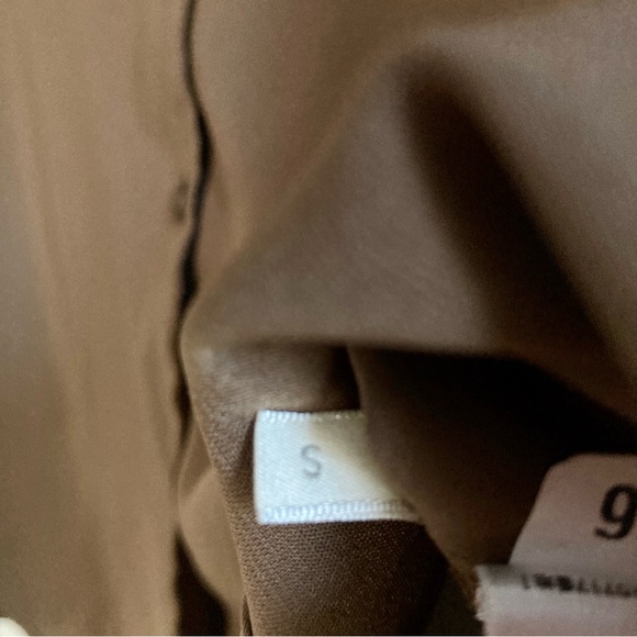 GU short-sleeve button-down blouse - Picture 7 of 7